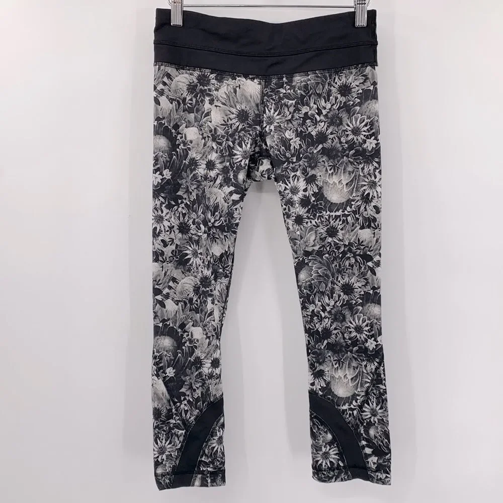Lululemon Run Inspire II Flowabunga Luxtreme Crops Black &‎ White Floral Sz 4